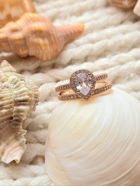 💎NEW💎 ROSE GOLD SIMULATED DIAMOND HALO RING SET - Picture 3 of 11